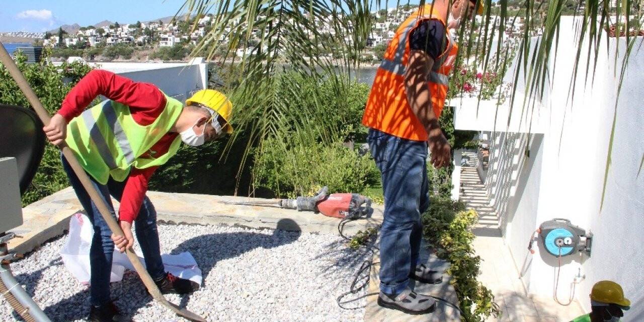 Yılmaz Özdil’in Villasının Kaçak Bölümleri Yıkılıyor
