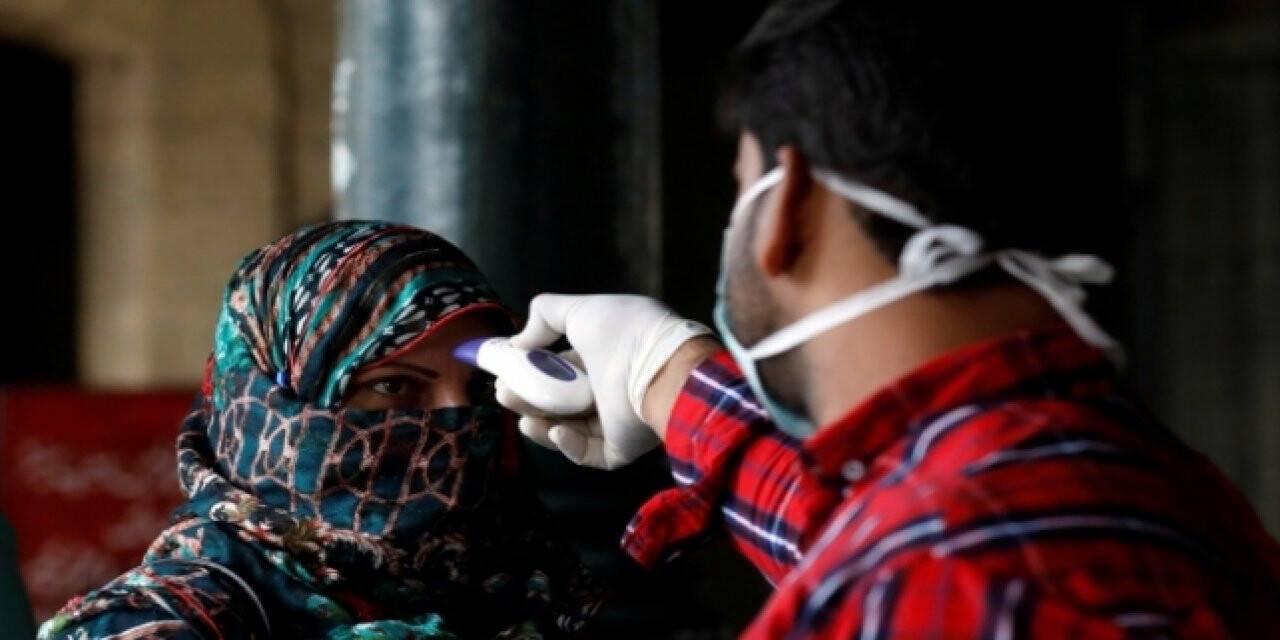 Pakistan'da Kovid-19 vaka sayısı 65 bini geçti