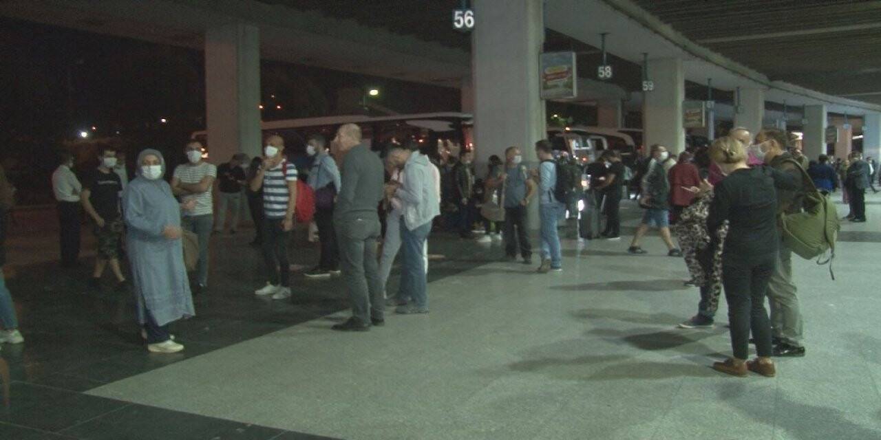 Kısıtlamanın bitmesiyle İzmir Otogarı’nda hareketlilik