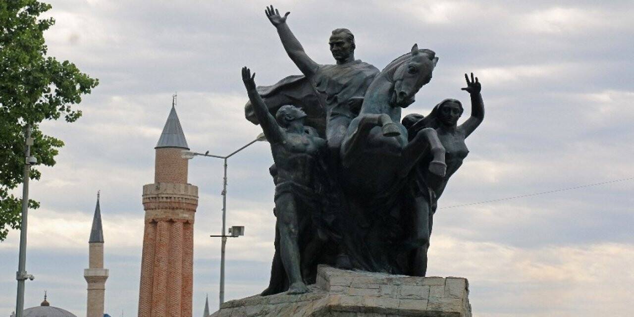 Oksitlenen anıt onarıldı