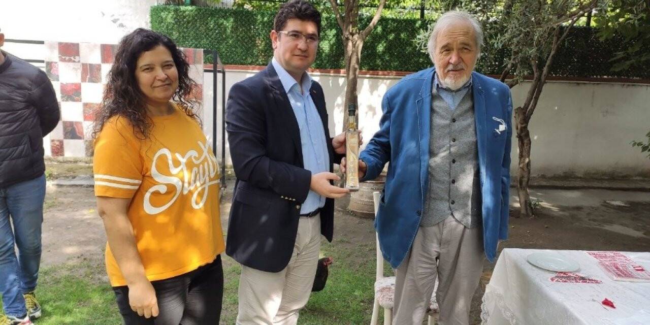 Yazar İlber Ortaylı’ya Kırkağaç’tan tarihi hediye
