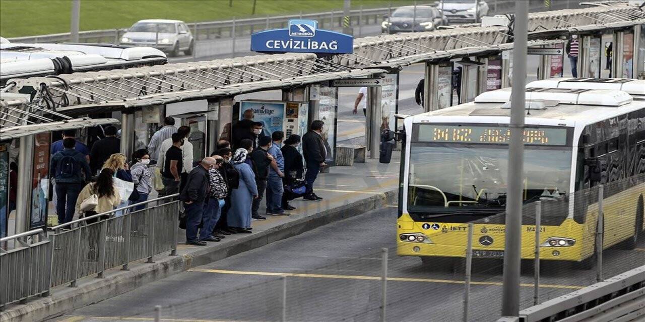 İKİ GÜNLÜK KISITLAMANIN ARDINDAN İSTANBUL GÜNE HAREKETLİ BAŞLADI
