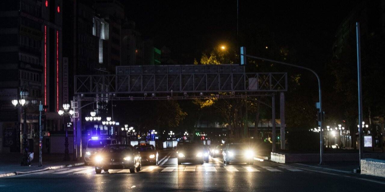 BAŞKENTTE SOKAĞA ÇIKMA KISITLAMASININ SONA ERMESİYLE CADDELER HAREKETLENDİ