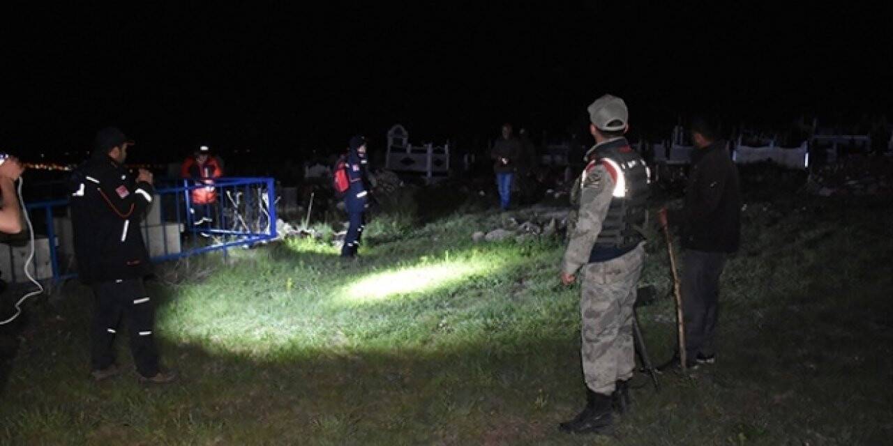 KARS'TA KAYBOLAN ENGELLİ GENCİ 300 KİŞİLİK EKİP ARIYOR