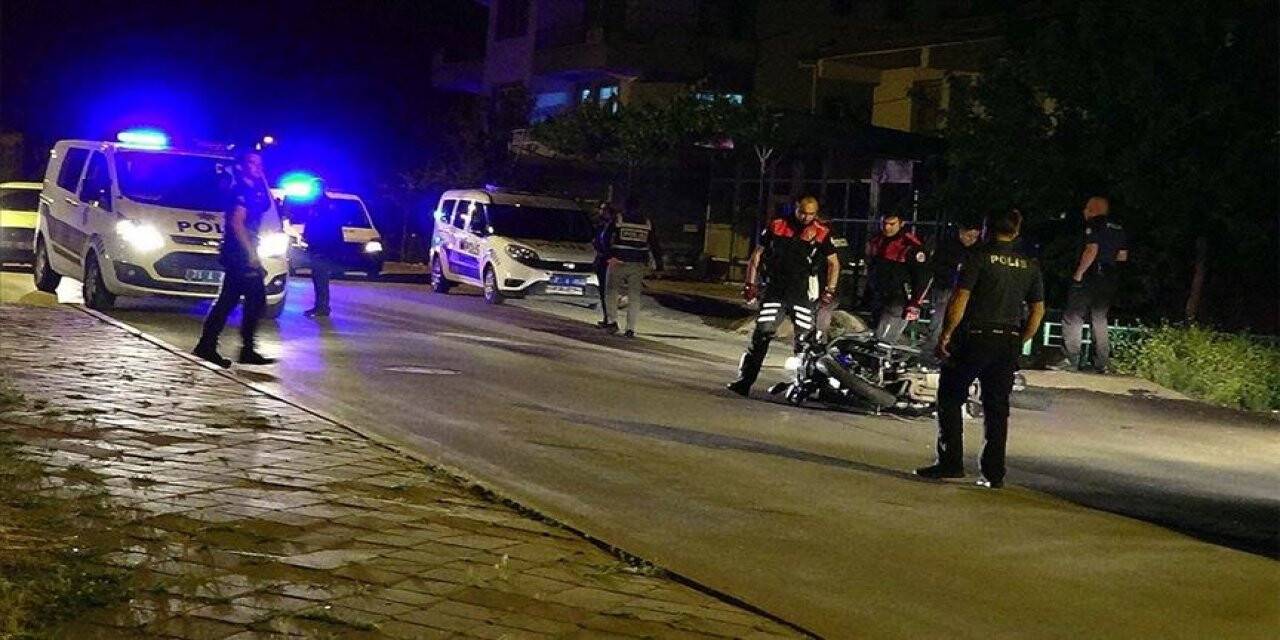 SİLAHLI KAVGA İHBARINA GİDEN YUNUS EKİBİNE ZANLILARIN MİNİBÜSÜ ÇARPTI: 2'Sİ POLİS 7 YARALI