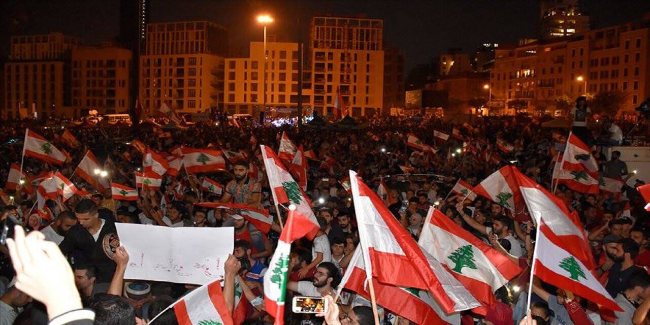 LÜBNAN'DA EKONOMİK KRİZ NEDENİYLE YÖNETİM PROTESTO EDİLDİ