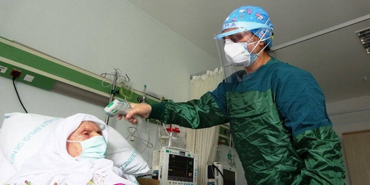 90 yaşındaki çift plazma bağışı ile kurtuldu