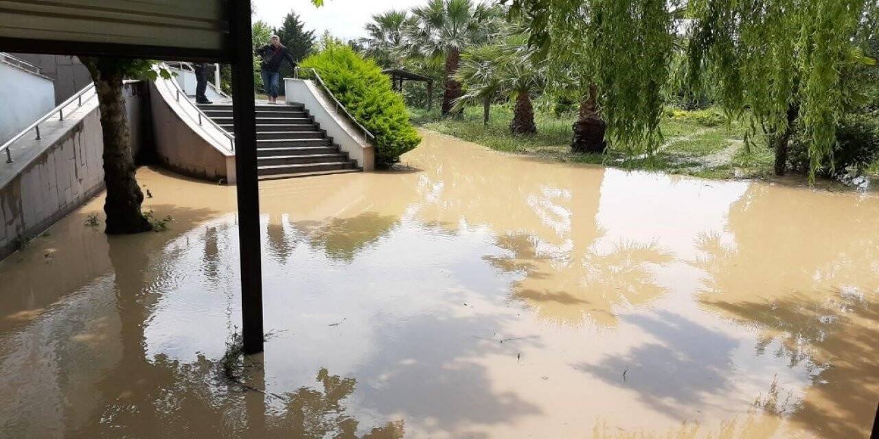 Adliye'yi su bastı