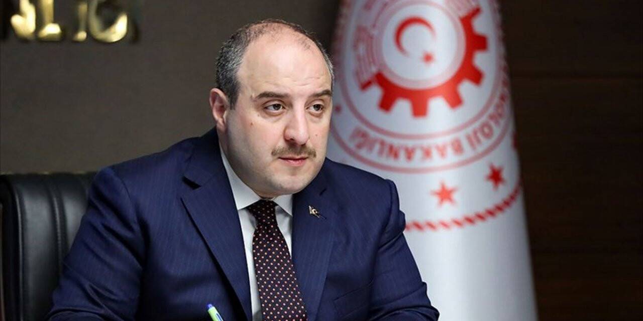 BAKAN VARANK YERLİ OYUN GİRİŞİMLERİNE VERİLEN DESTEĞİ PAYLAŞTI