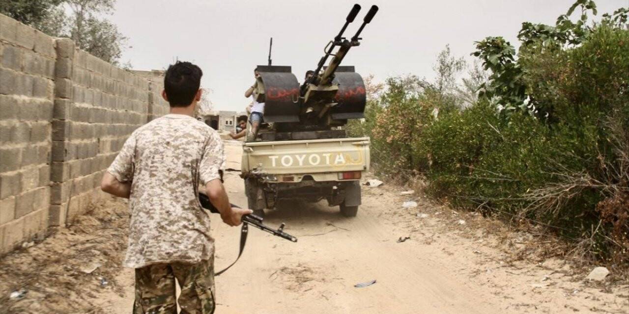 LİBYA ORDUSU İLE HAFTER MİLİSLERİ ARASINDA BAŞKENTİN GÜNEYİNDE ŞİDDETLİ ÇATIŞMALAR YAŞANIYOR