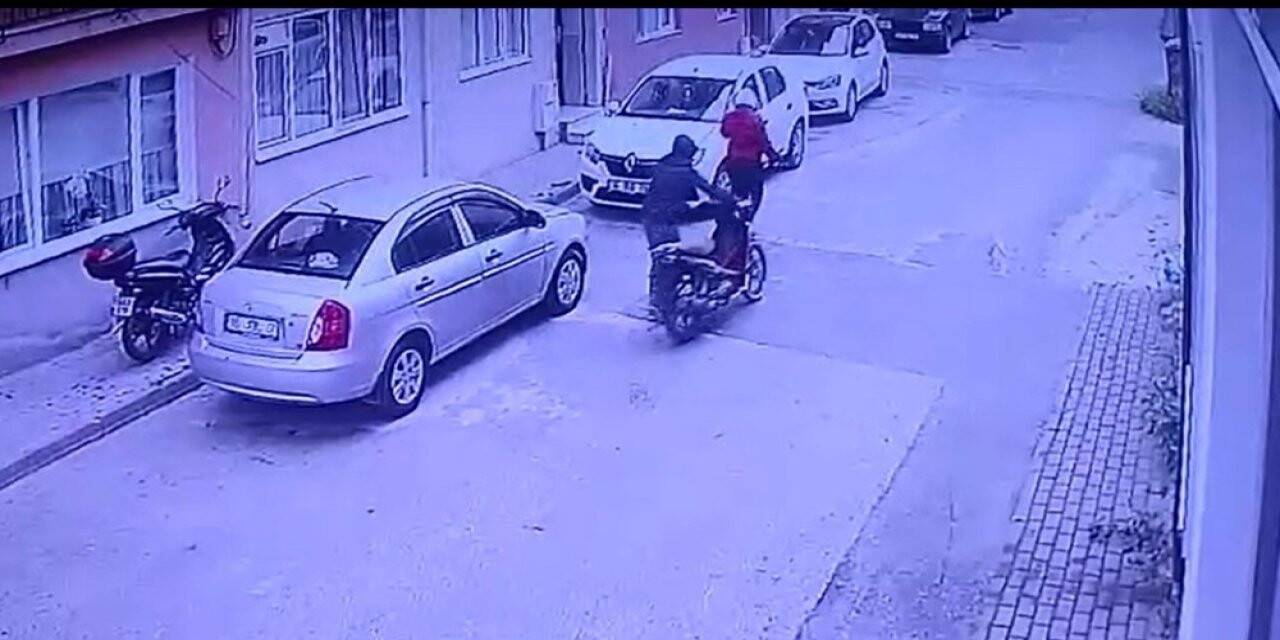 Motosiklet hırsızları kameraya yakalandı