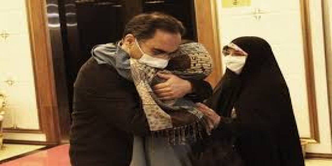 ABD'deki gözaltı merkezinde Kovid-19'a yakalanan İranlı bilim insanı ülkesine döndü