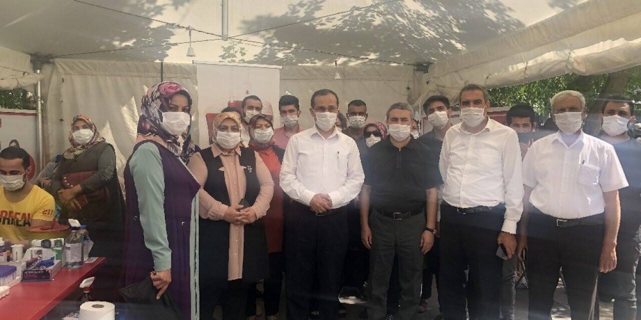 AK Partili kadınlar kan bağışı