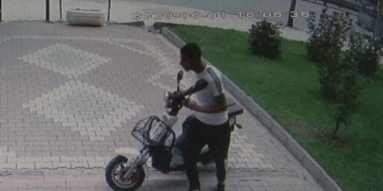 Güpegündüz elektrikli motosiklet hırsızlığı kamerada