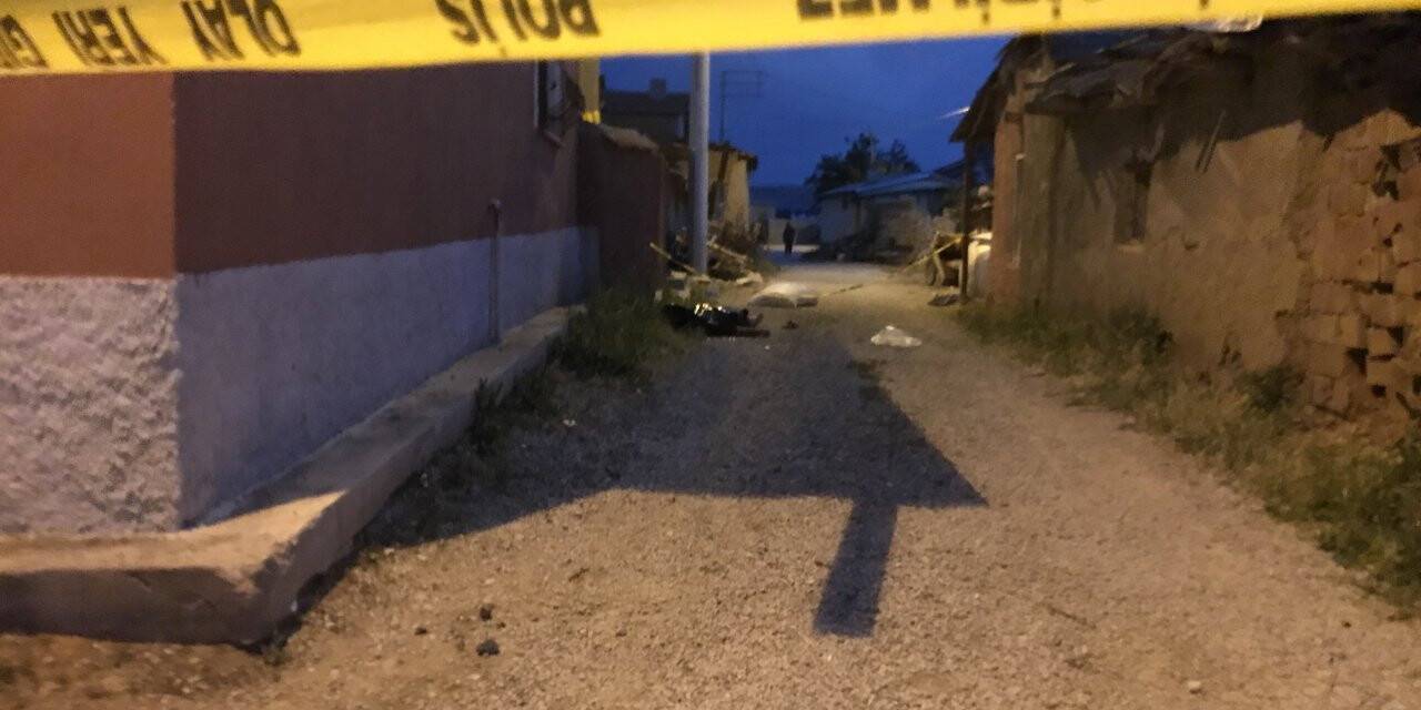 Konya'da sokakta tüfekle vurulan kadın yaşamını yitirdi