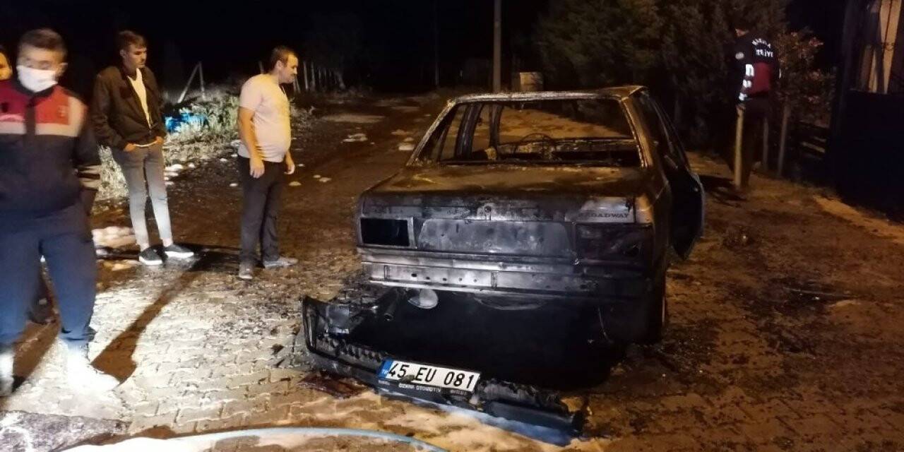 Park halindeki araç yandı