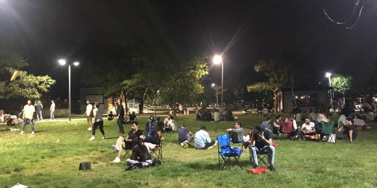 Moda Sahili gece boyu doldu taştı