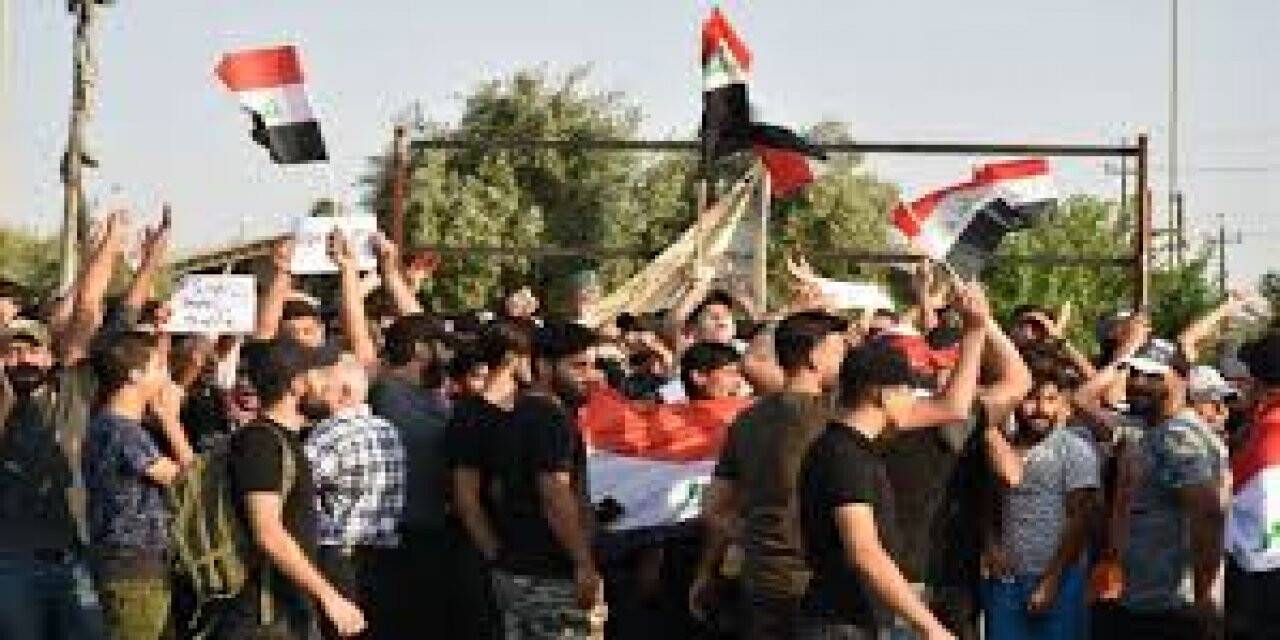 Irak'ın Necef kentinde valinin istifası için yapılan gösteriye müdahale