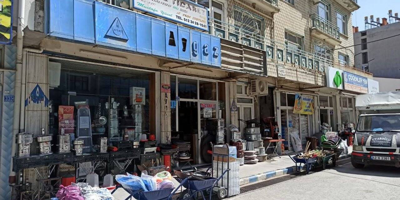 Zabıtadan Kaldırımları İşgal Eden Esnaflara Ceza