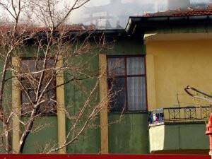 Aksaray’da çatı yangını