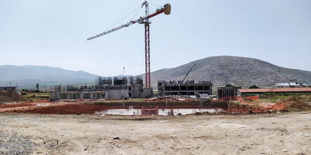 Yunak'ta ikinci etap TOKİ yapımına başlandı
