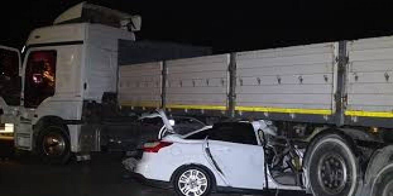 Adana'da yeni aldıkları otomobille kaza yapan çift öldü