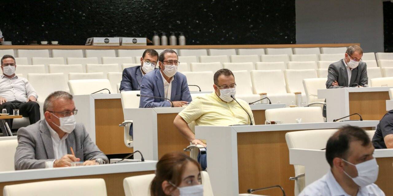 Meram Belediye Meclisi sosyal mesafe ile toplandı