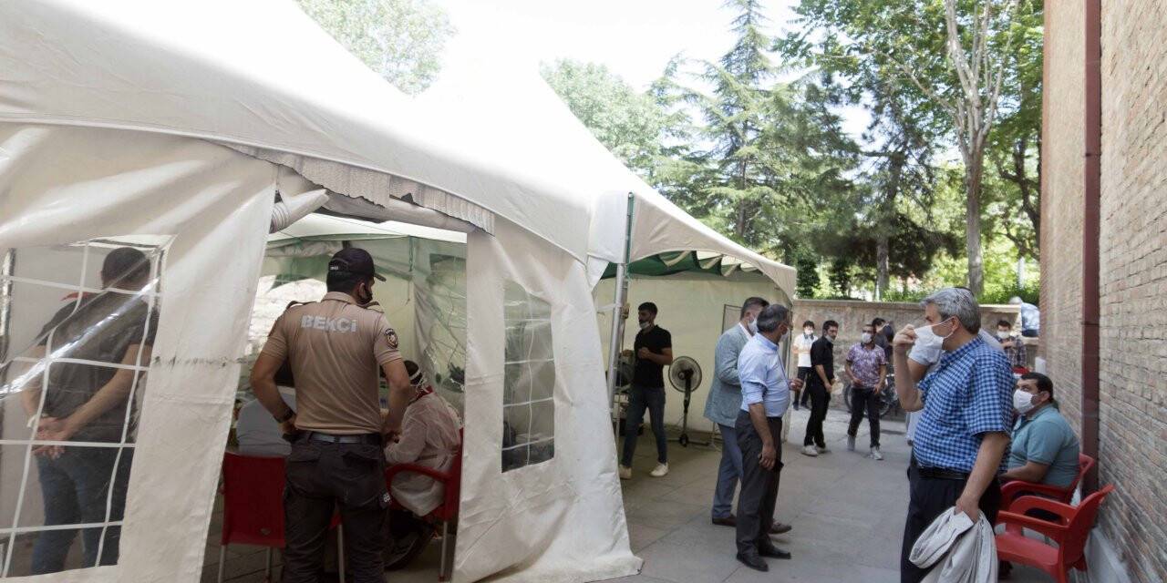 Yeniden Refah Partisi’nden kan bağışı