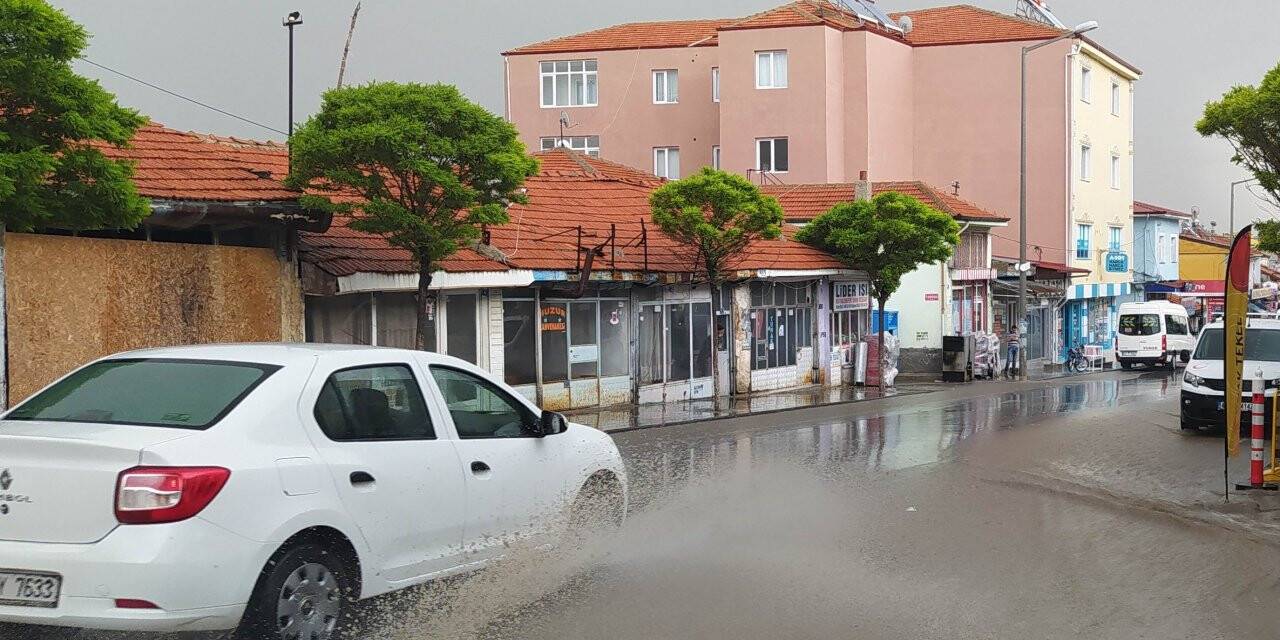 Yunak’ta yağmur yağışı etkili oldu