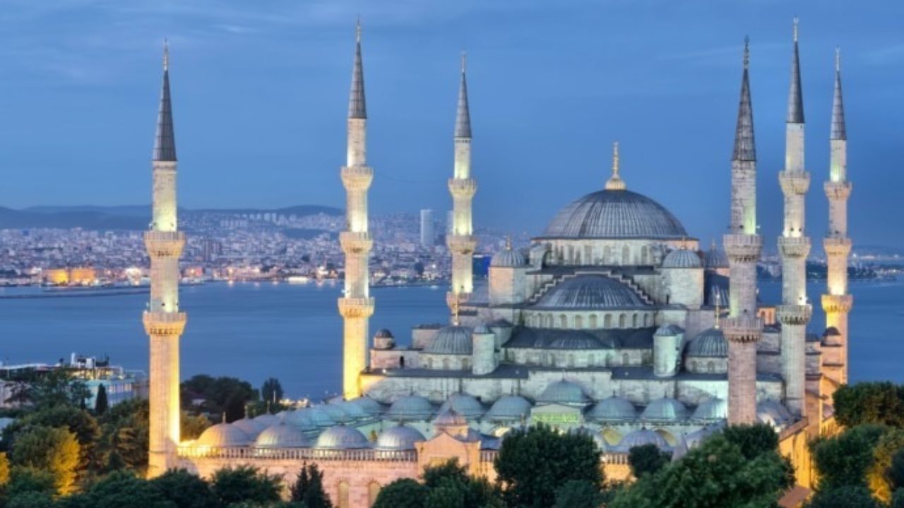 Türkiye Ayasofya'nın  ibadete açılmasını tartışırken CHP'li vekil: "Sultanahmet Camii de müze olsun"