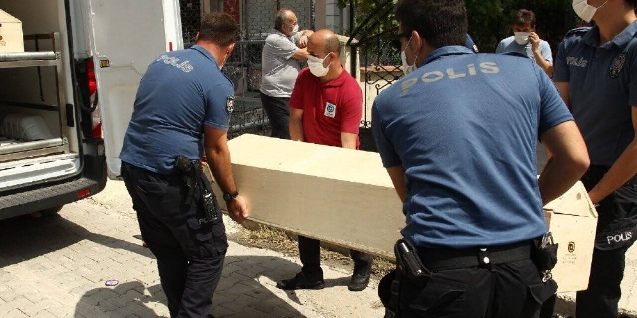 Boşanma aşamasındaki eşinin boğazını kesti