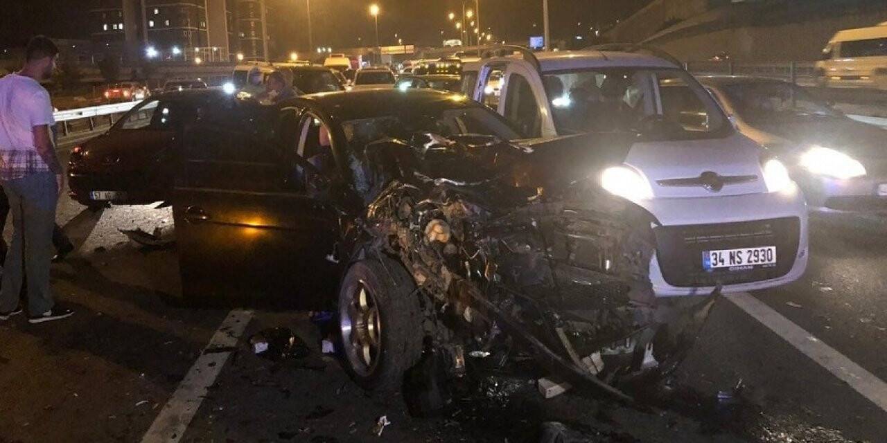 Feci kaza 6 araç birbirine girdi