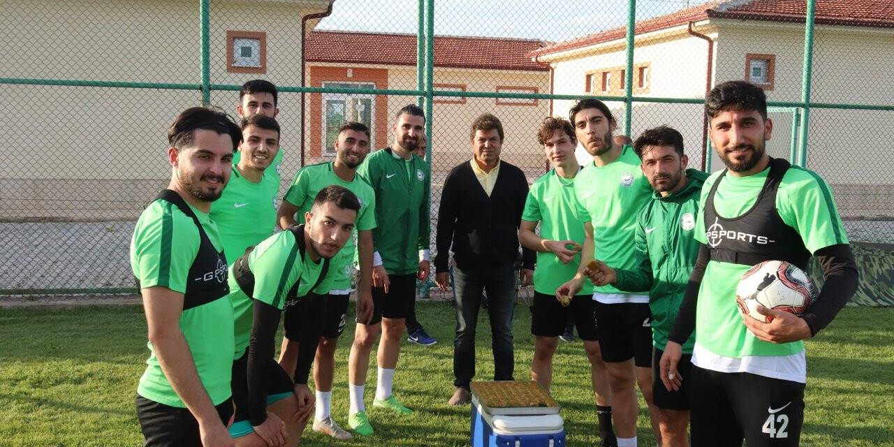 Renklibay’dan takıma moral ziyareti