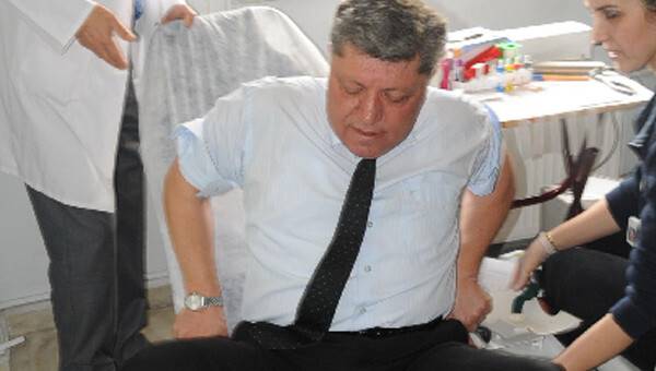 Emniyet Müdürü'nün kan bağışı için uzandığı sedye kırıldı!