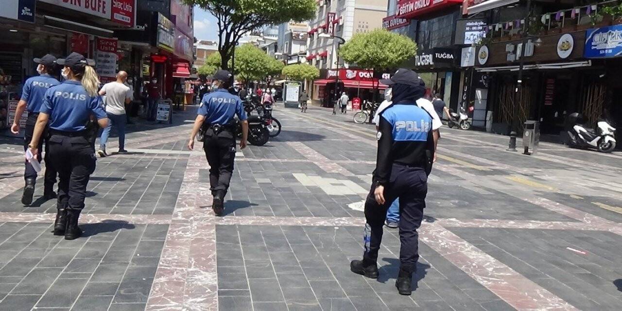 Polisi gören maskesini taktı