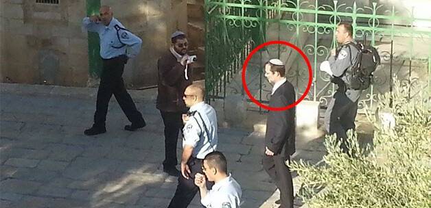 Mescid-i Aksa'ya girip dua etti!