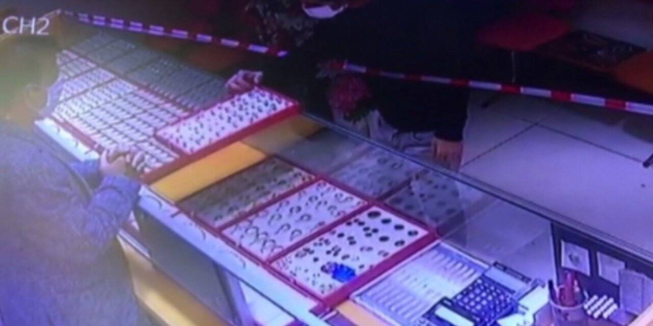 Kuyumcuya biber gazı sıkarak yüzükleri çalan şahıs yakalandı