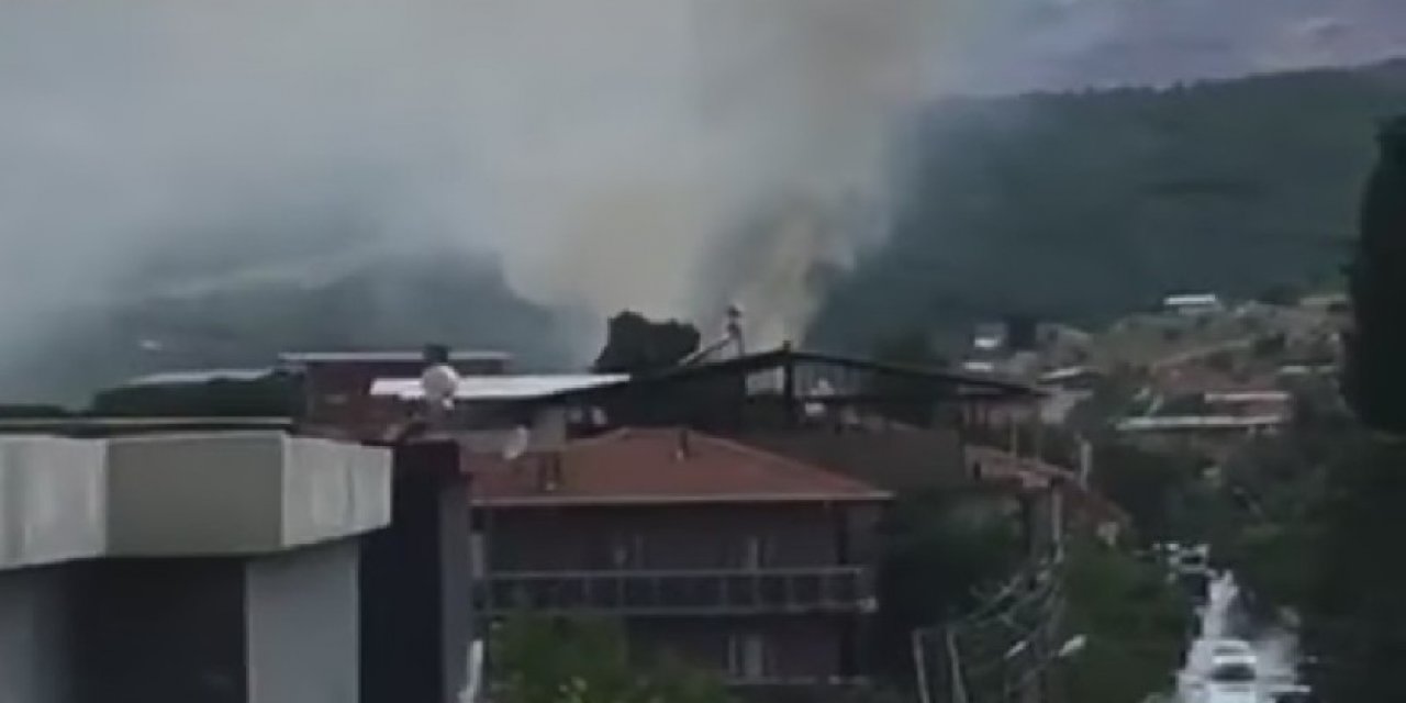 İzmir’de okulun çatısına yıldırım düştü
