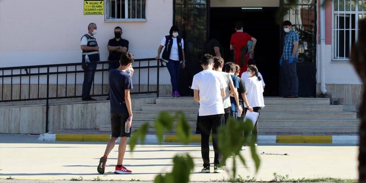 LGS kapsamındaki merkezi sınav başladı