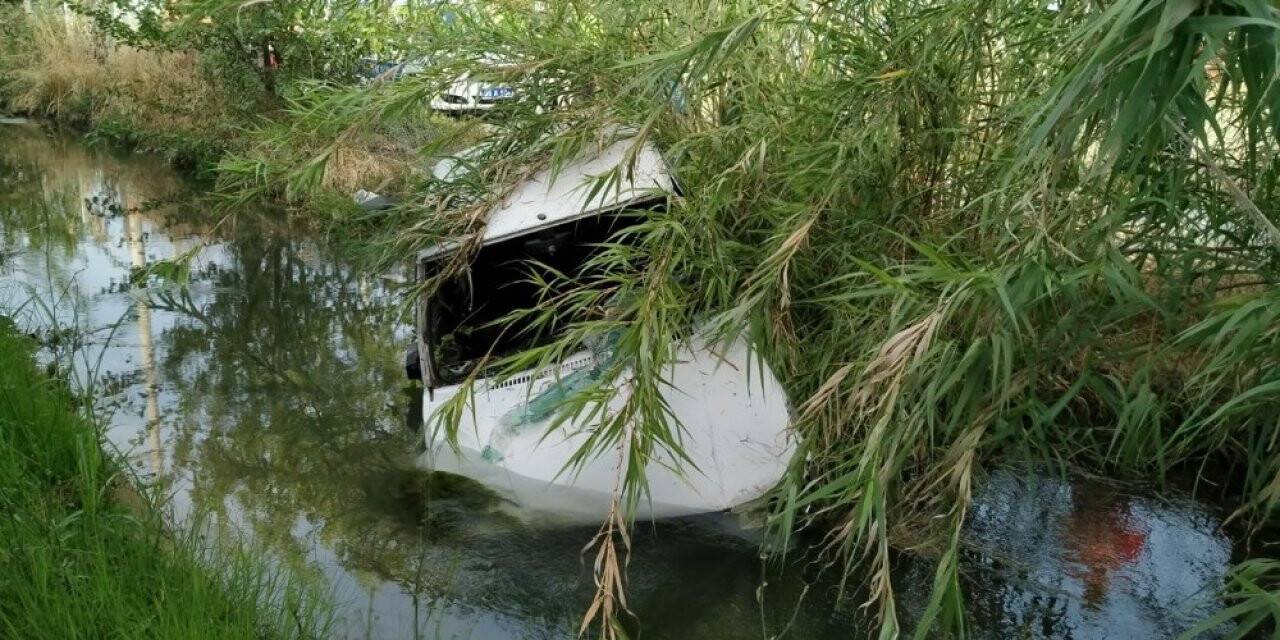 Polisten kaçtı, kanala uçtu