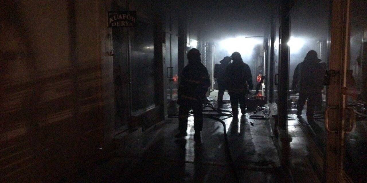 Boşanmak isteyen eşinin iş yerini yaktı
