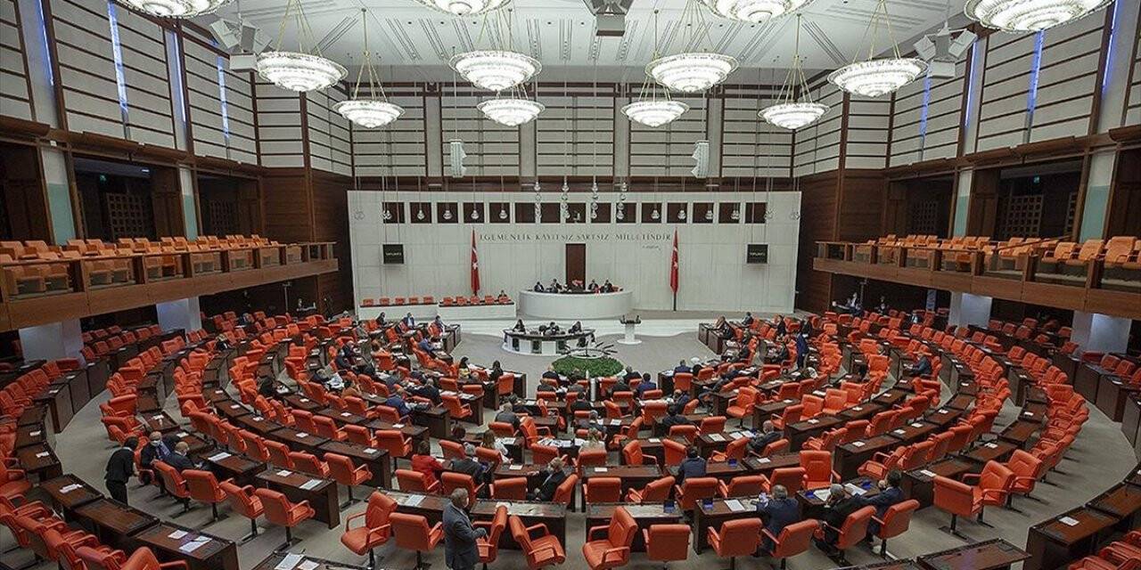 AK Parti'nin yeni kanun teklifi Meclis Başkanlığına sunuldu