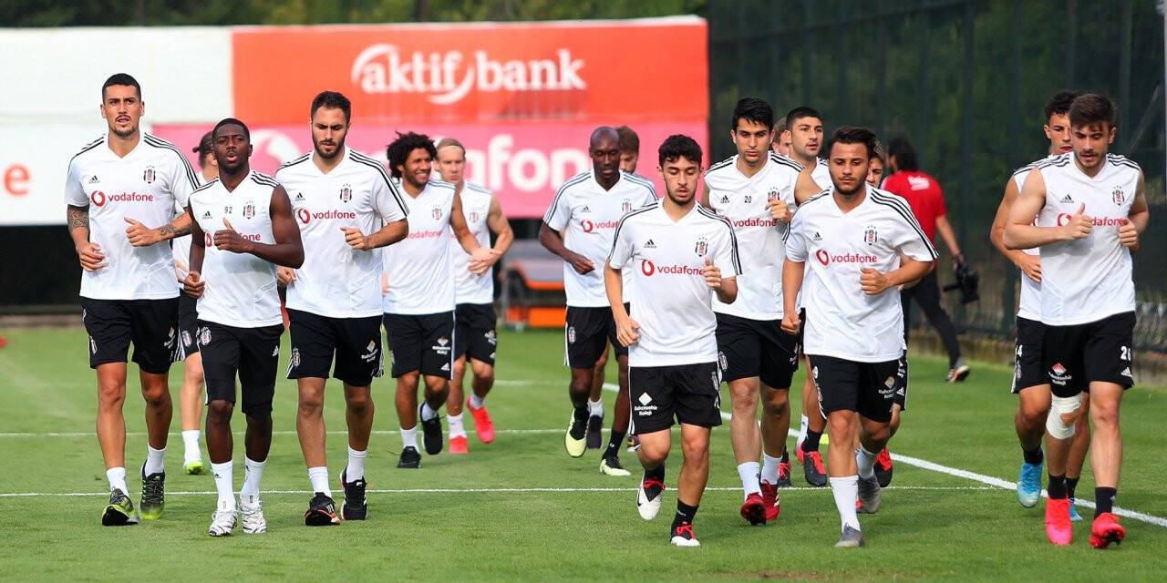 Beşiktaş'ta 2 futbolcunun Kovid-19 testi pozitif çıktı