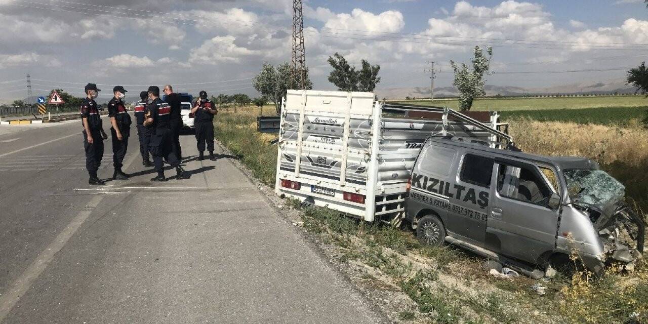 Konya'da Feci Kaza:  2 Ölü