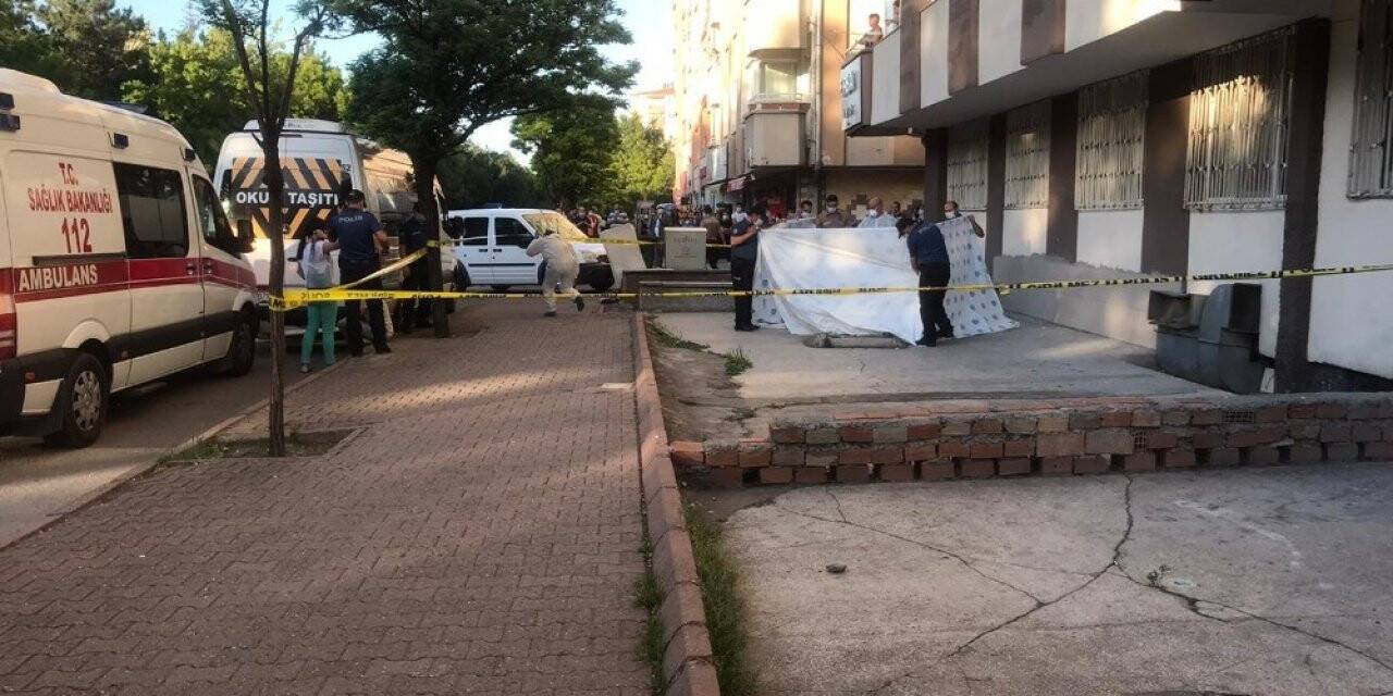 Cam silerken 6. kattan düşerek hayatını kaybetti
