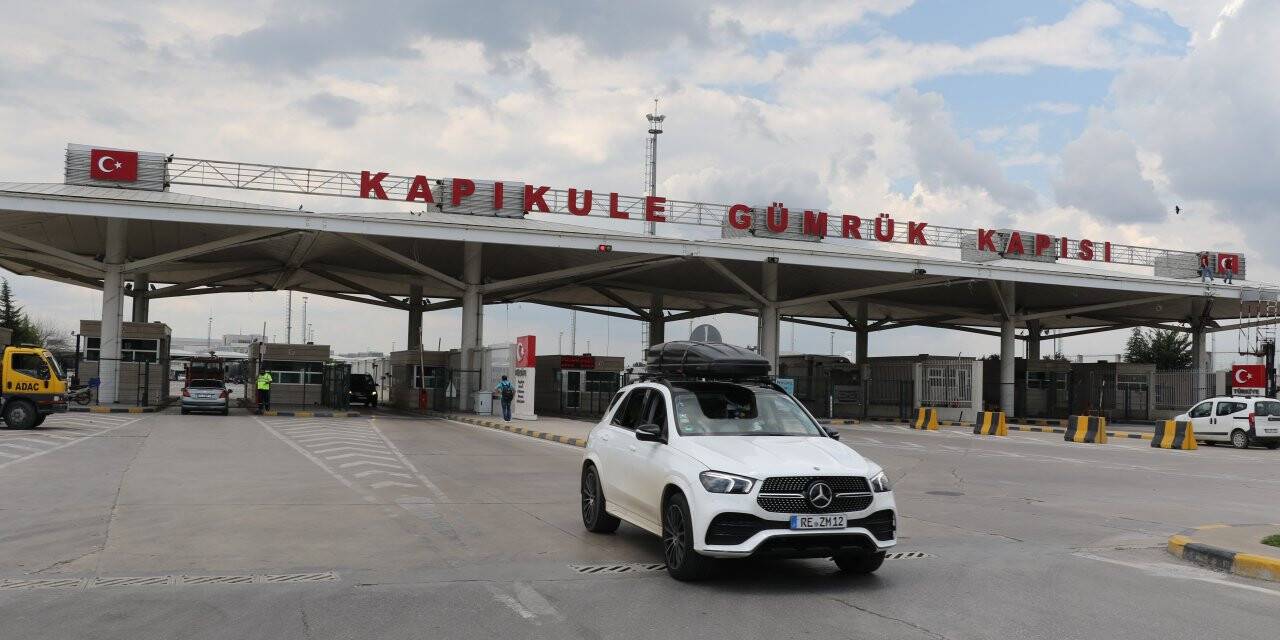 Gurbetçiler koronaya resti çekti