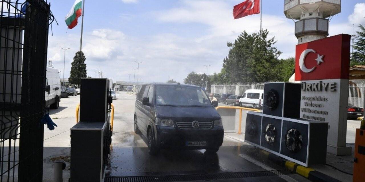 Sınır kapılarına fanlı dezenfektan üniteleri kuruldu