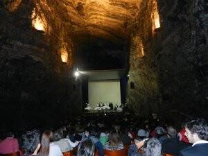 İlahi aşk köprüsü Kolombiya'ya uzandı