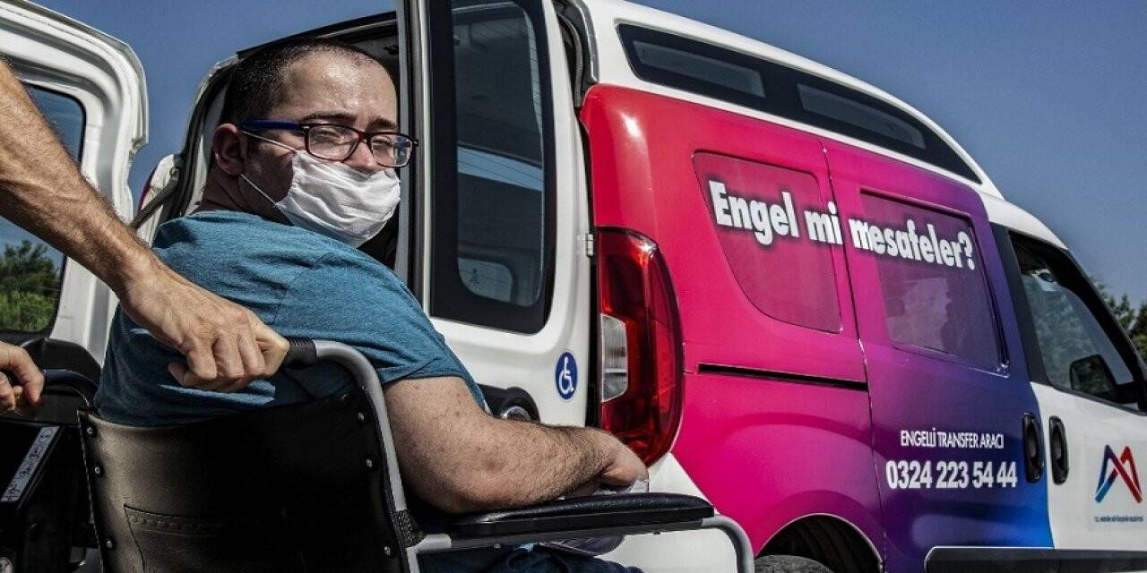 Engelli gençleri YKS’ye belediye götürdü