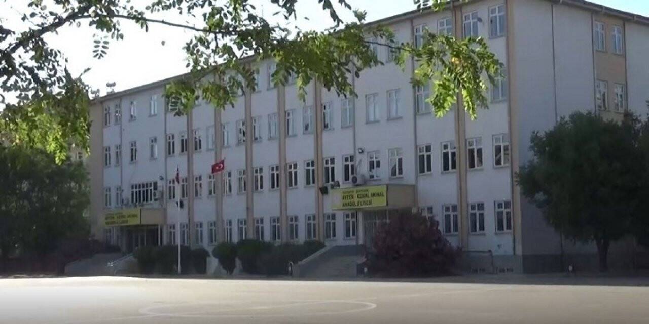 Öğrenciler sınava girmişti müdürün testi pozitif çıktı